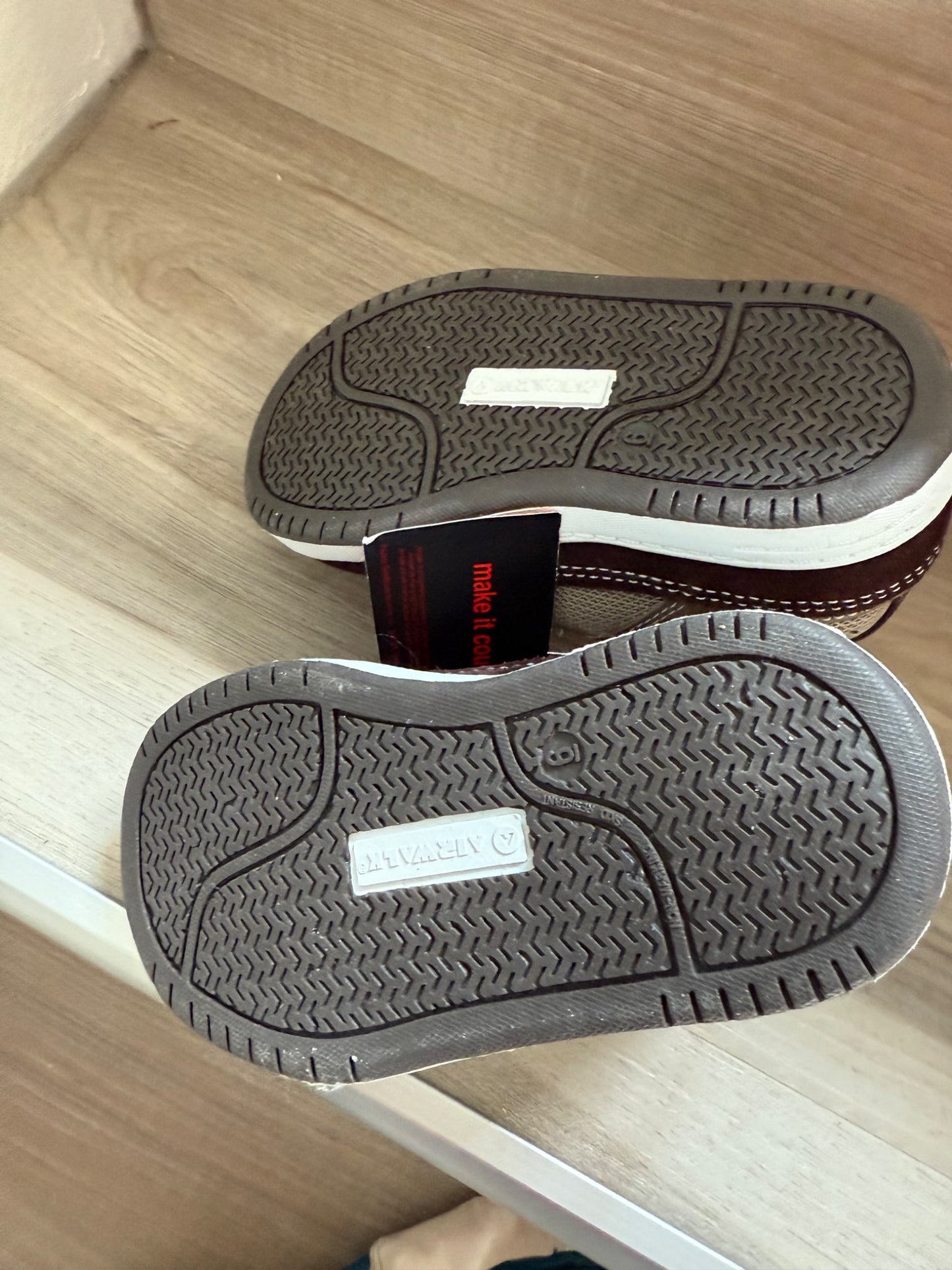 NWT Airwalk toddler shoes, size 6, Shoes 6 (Walkers:12-24 mth)