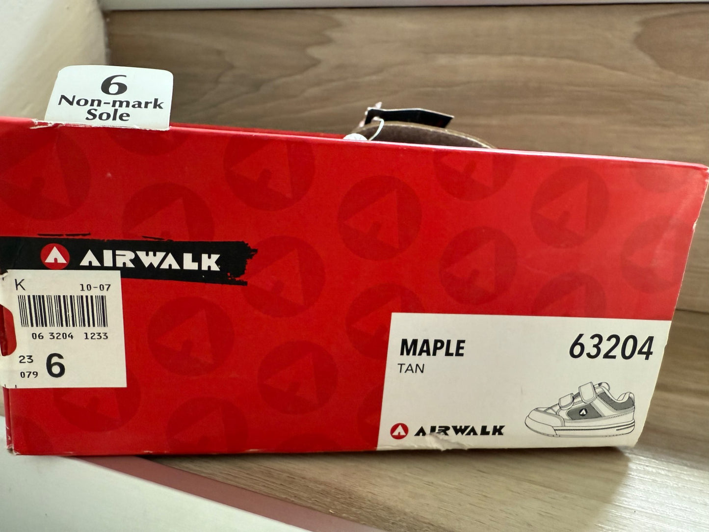 NWT Airwalk toddler shoes, size 6, Shoes 6 (Walkers:12-24 mth)