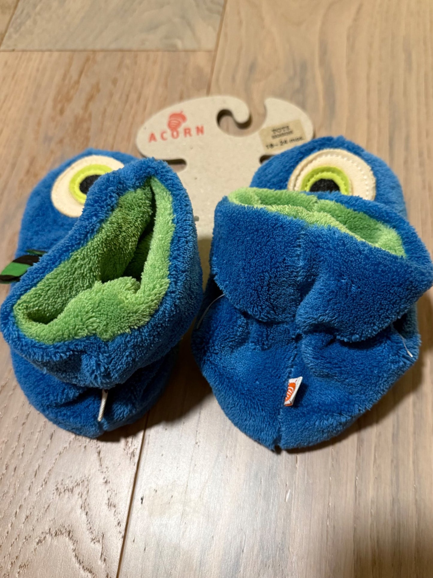 Boys plush slippers, NWT, 18-24 mo, Shoes 7 (Walkers:12-24 mth)