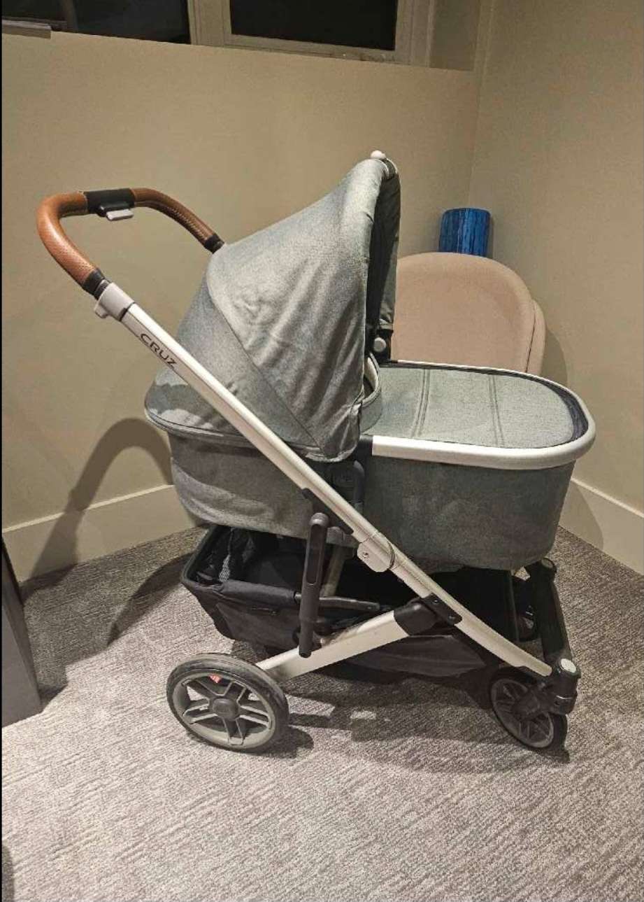 Uppababy Cruz V2 Stroller w/ Bassinet & Accessories