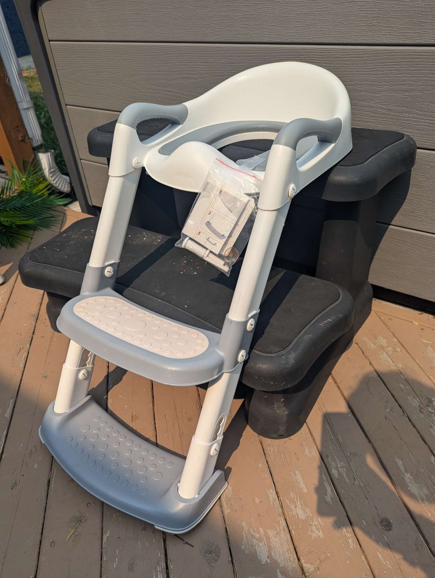 EUC Toddler Toilet Seat with Stairs MSRP $39.99