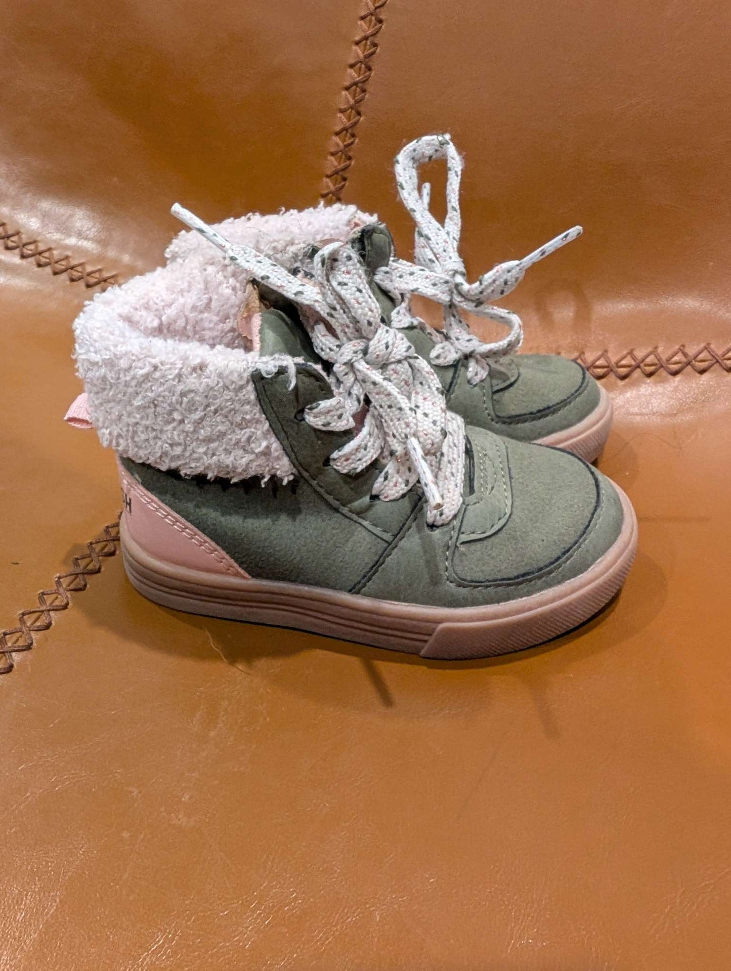 Toddler boots - size 5, Shoes 5 (Walkers:12-24 mth)
