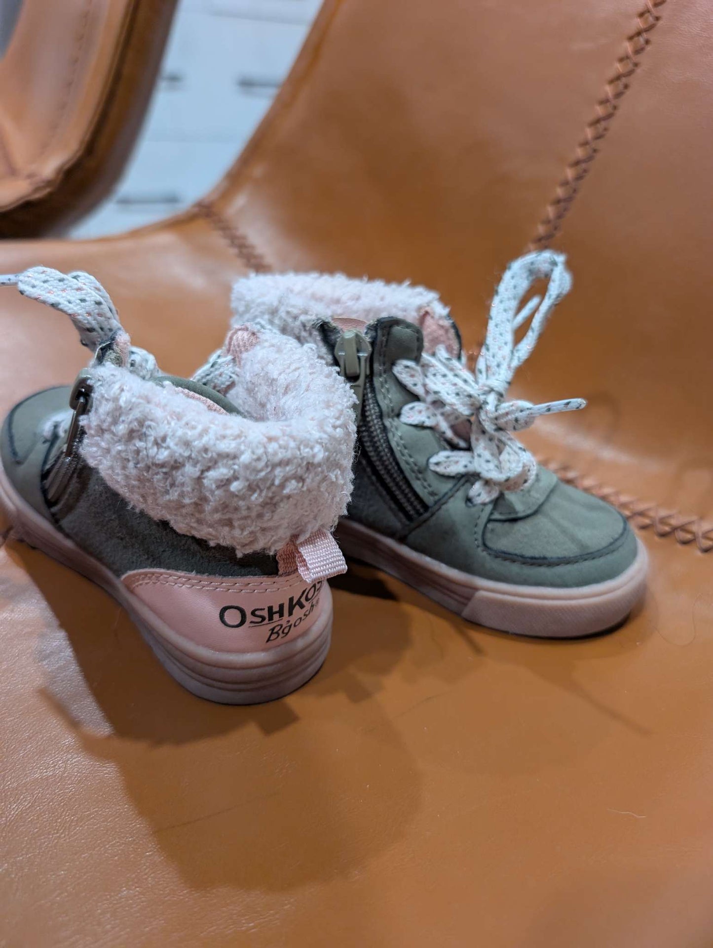 Toddler boots - size 5, Shoes 5 (Walkers:12-24 mth)