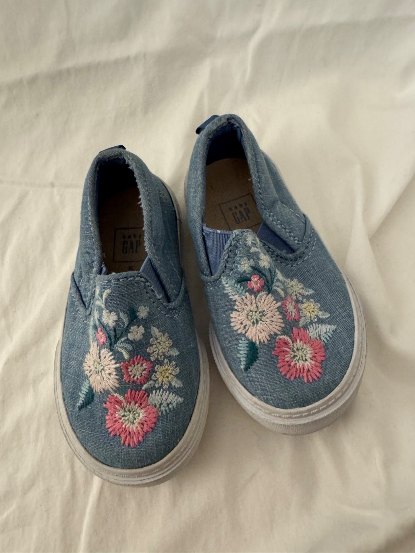 Baby GAP shoes with flower embroidery, Size 5, Shoes 5 (Walkers:12-24 mth)