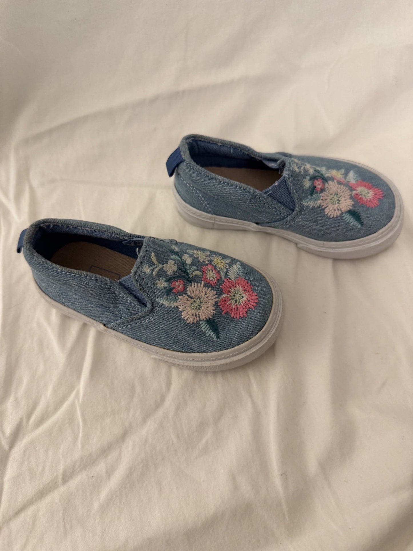 Baby GAP shoes with flower embroidery, Size 5, Shoes 5 (Walkers:12-24 mth)