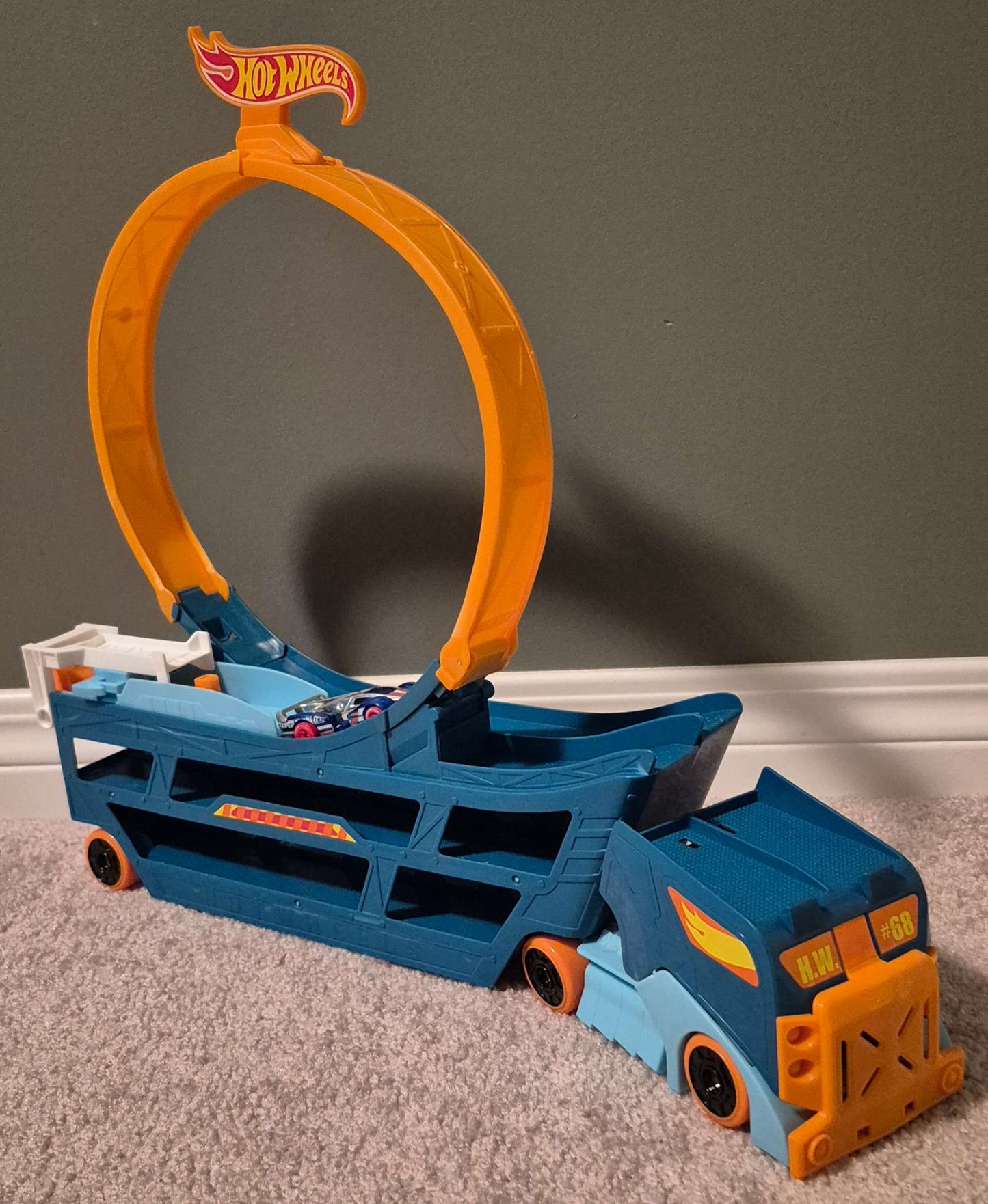 Hot Wheels Stunt & Go Track Set