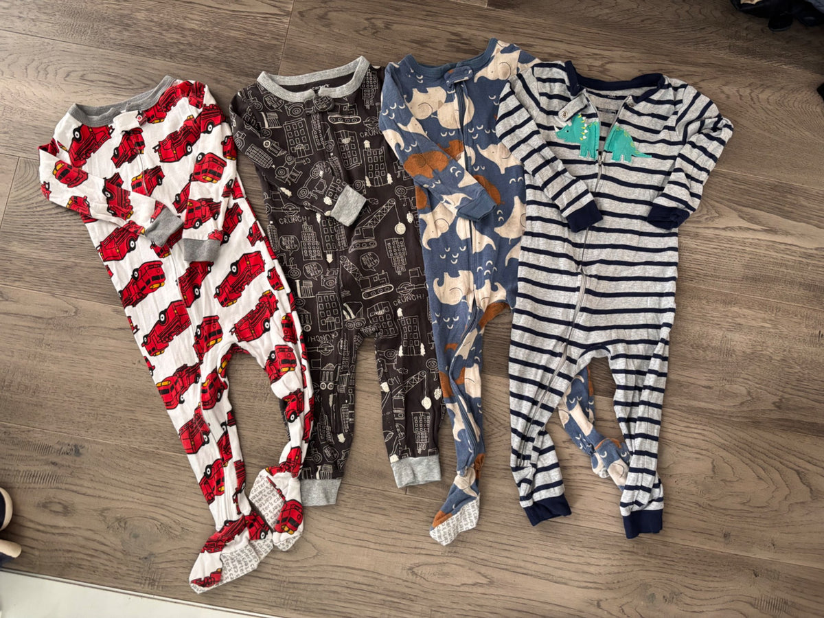 4 carters zip pajamas - 24 months, Kids 24 Month (18-24M)