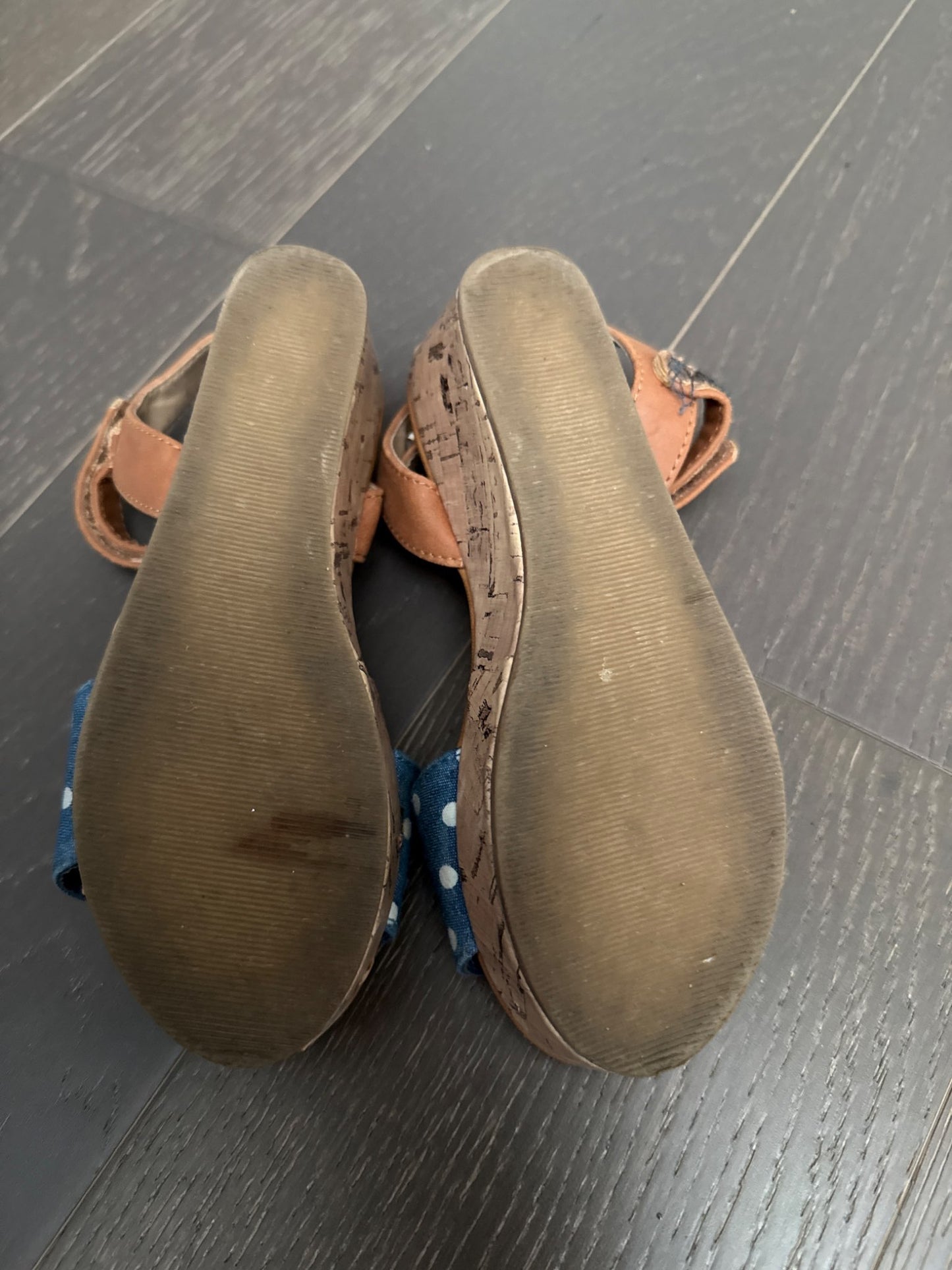 Joe Fresh size 13 white polka dot denim and camel sandal, Shoes 13 (Kids:4-8yr)