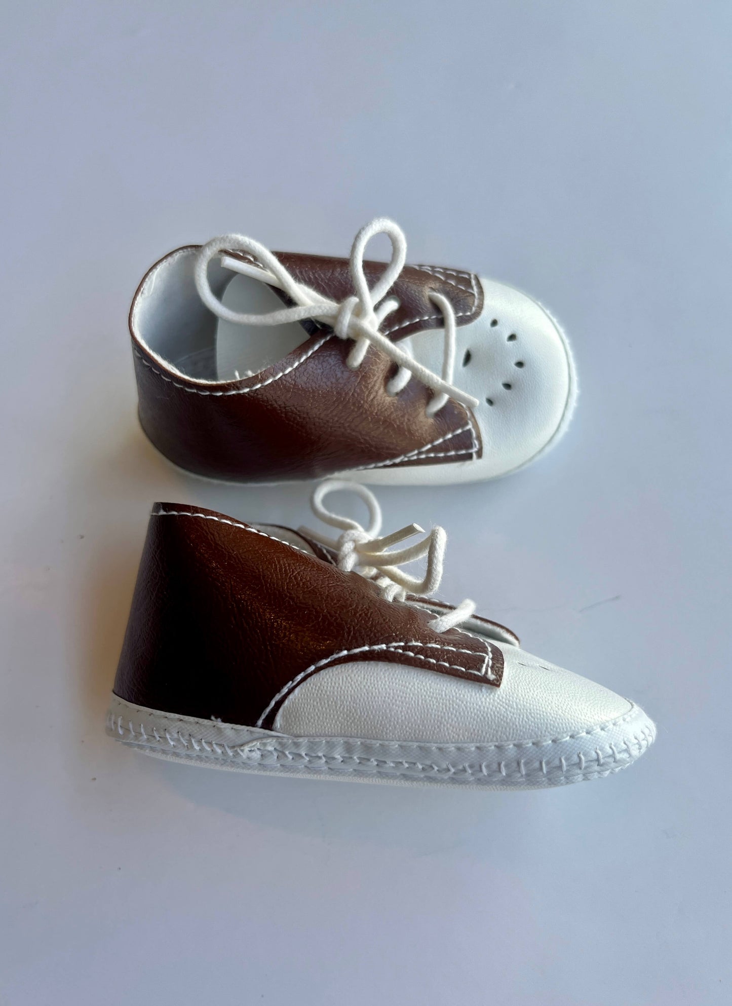 Size 0 - Baby Boy Lace up Saddle Shoes EUC, Shoes 0 (Baby: 0-12 mth)