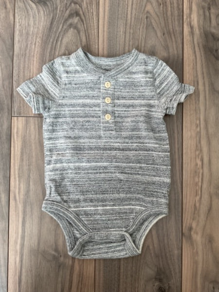 Grey Button up Onesie 3-6 Months, Kids 6 Month (3-6M)