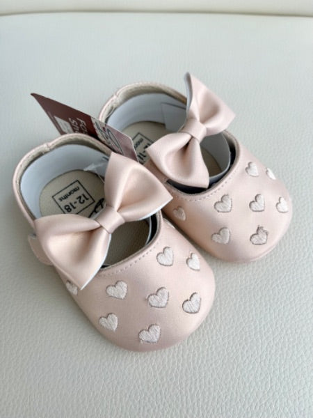 Small shop 12-18m baby moccasins with hearts and bows, beige/taupe colour, brand new with tags, Shoes 4.5 (Walkers:12-24 mth)