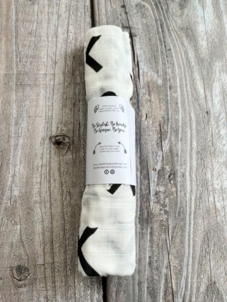 Small shop handcrafted organic cotton muslin swaddle, monochrome X and O’s, brand new, 0-6 Months (Small)