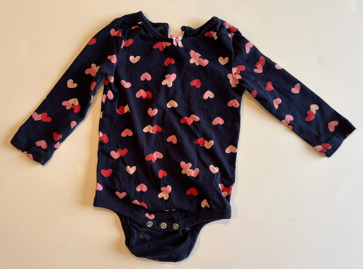 Girls' Valentine's Day bundle: Hooded heart shirt – Carter's, size 9 months Two onesies – Joe Fresh & George, size 6-12 months, Kids 9 Month (6-9M)