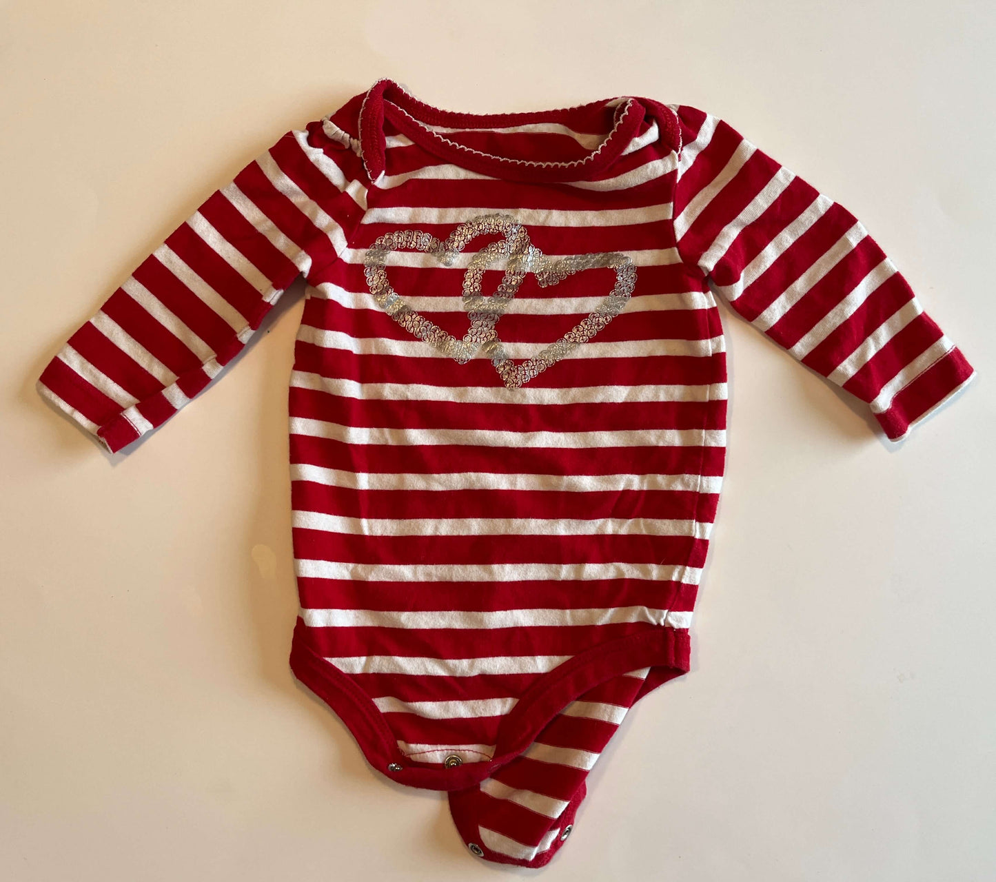Girls' Valentine's Day bundle: Hooded heart shirt – Carter's, size 9 months Two onesies – Joe Fresh & George, size 6-12 months, Kids 9 Month (6-9M)