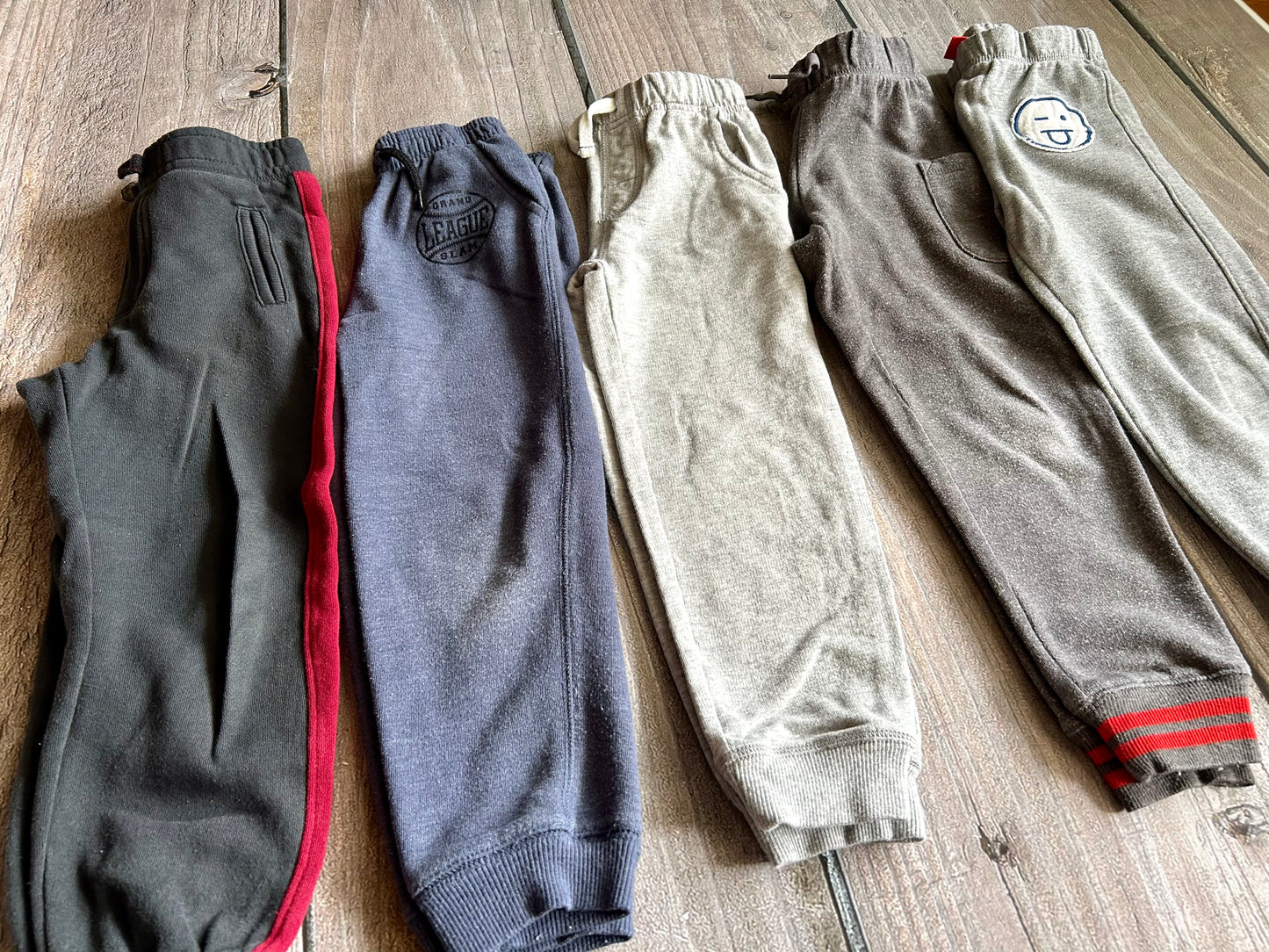 Boys sweatpants sweats pants bundle size 5, 5T Carter’s Joe Fresh, Kids 5/5T (extra small)