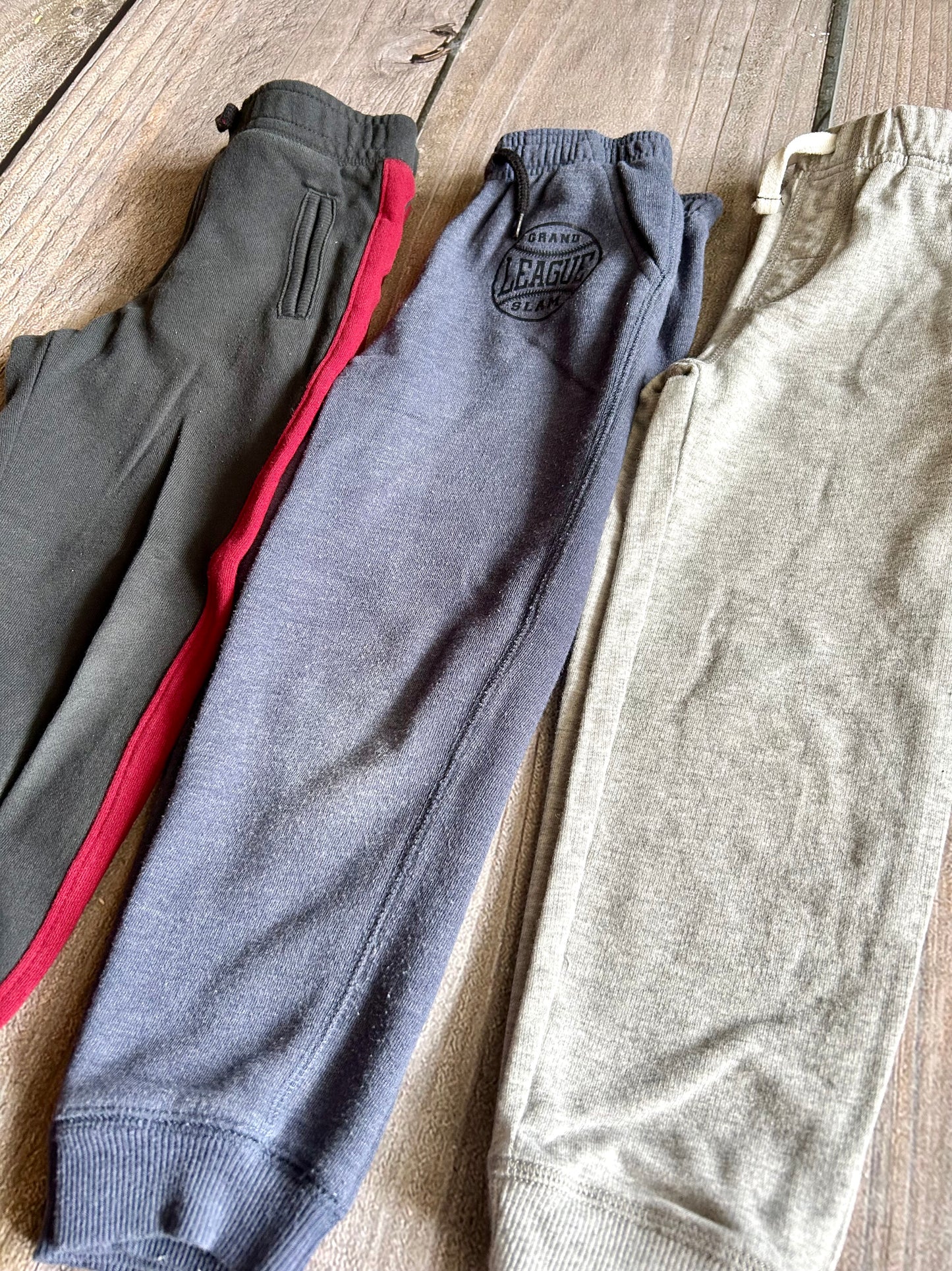 Boys sweatpants sweats pants bundle size 5, 5T Carter’s Joe Fresh, Kids 5/5T (extra small)