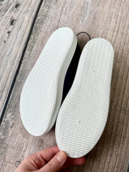 H&M size 1Y boys navy mesh water shoes, pool shoes, new with tags, Shoes 1 (Kids:4-8yr)