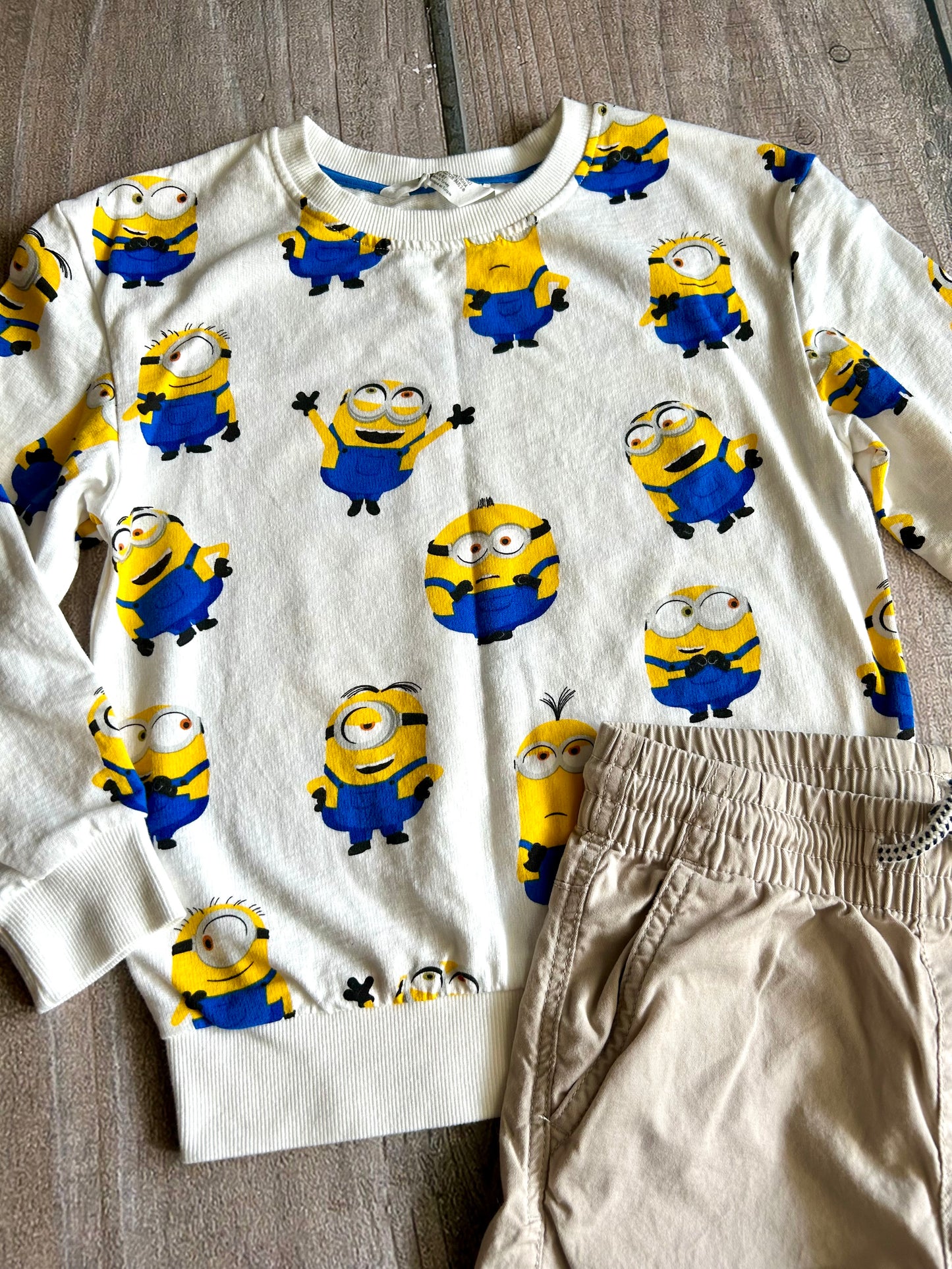 H&M size 6-8yrs Minions themed sweatshirt, sweater & 7-8yrs beige cargo pants, Kids 6/6X (extra small)