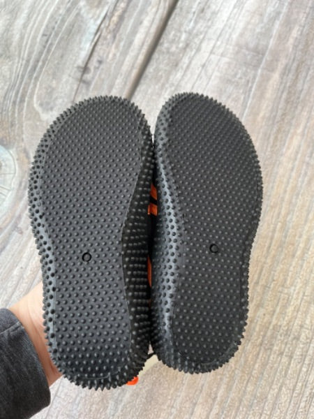 Speedo size 12 kids black orange water shoes, pool shoes, new with tags, Shoes 12 (Toddler:2-4yr)