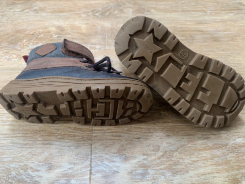 Carters - short Booties - size 9, Shoes 9 (Toddler:2-4yr)