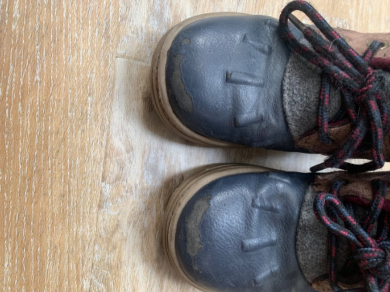 Carters - short Booties - size 9, Shoes 9 (Toddler:2-4yr)