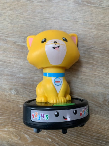 Fisher-Price Laugh & Learn Crawl-after Cat On a Vac