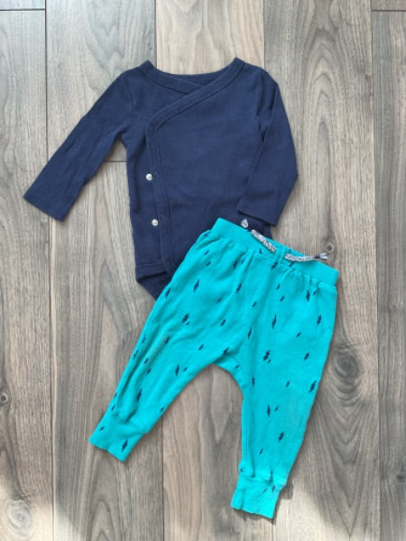Navy Long Sleeve Onesie and lightning bolt Pants 6-9 Months, Kids 9 Month (6-9M)