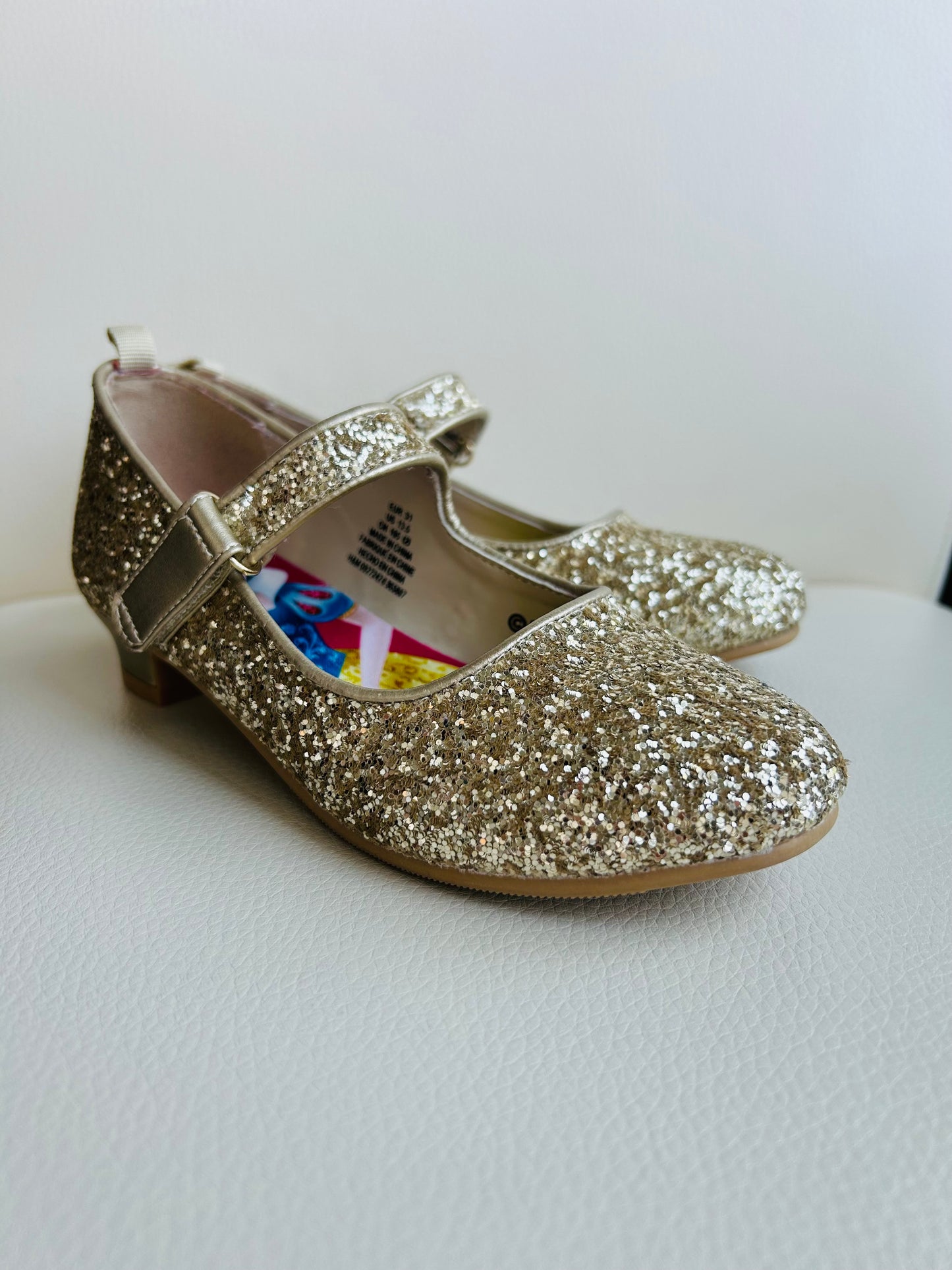 Disney x H&M size 13.5 girls Snow White princess gold glitter dress up shoes, Shoes 13.5 (Kids:4-8yr)