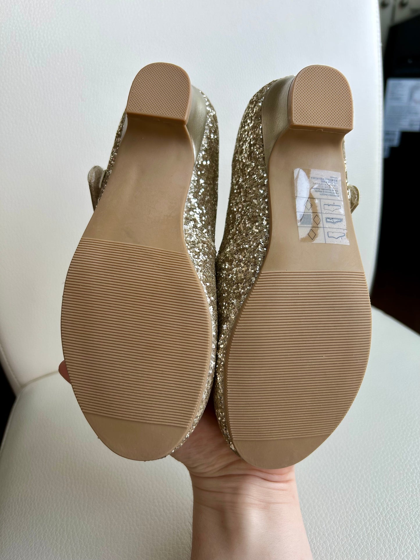 Disney x H&M size 13.5 girls Snow White princess gold glitter dress up shoes, Shoes 13.5 (Kids:4-8yr)