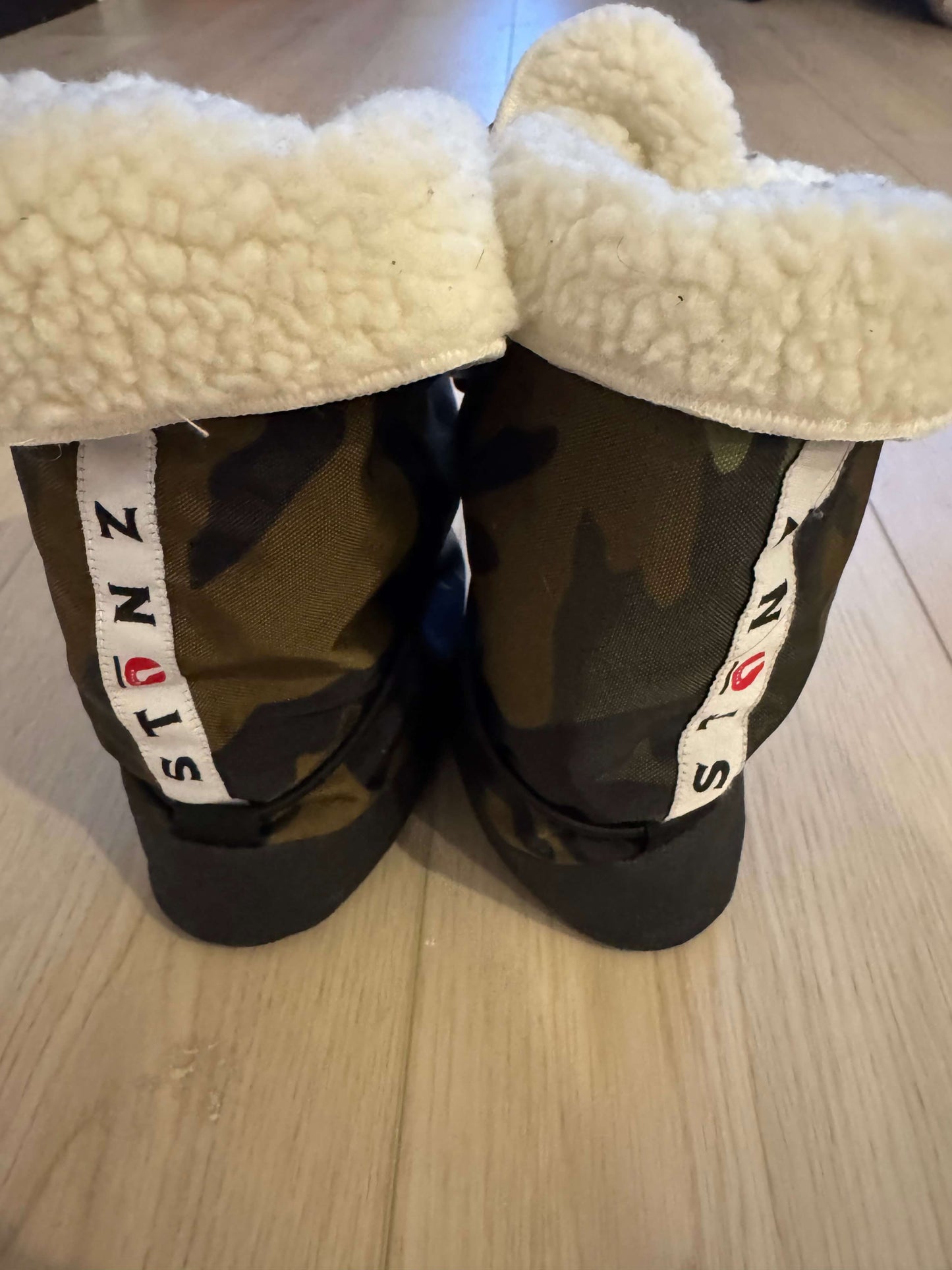 Stonz booties, Shoes 6 (Walkers:12-24 mth)