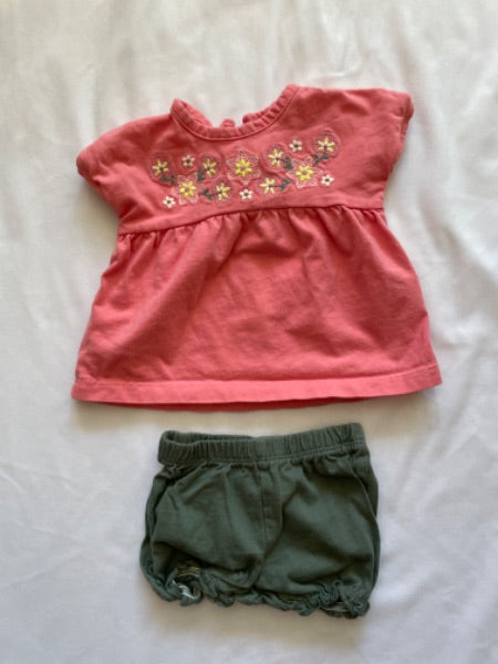 Carter’s 3 month set, coral shirt green shorts , Kids 3 Month (0-3M)