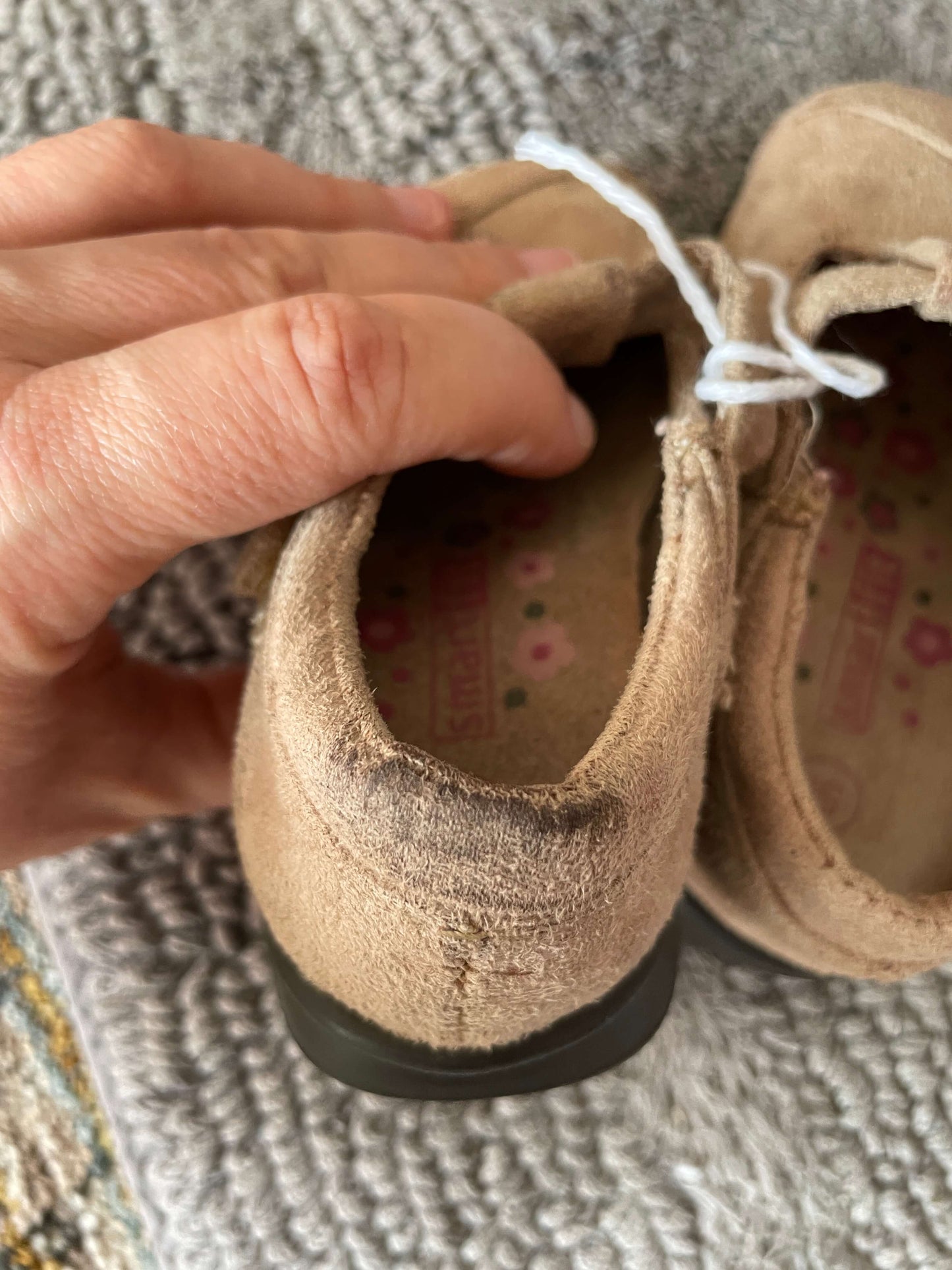 Smart Fit size 5.5 girls beige flower shoes , Shoes 5.5 (Walkers:12-24 mth)