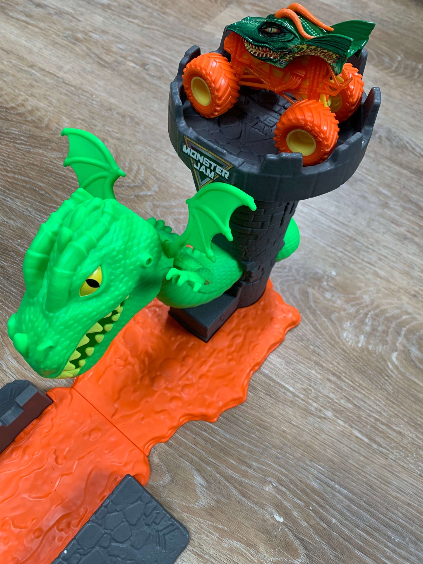 Monster Jam, Duelling Dragon Playset