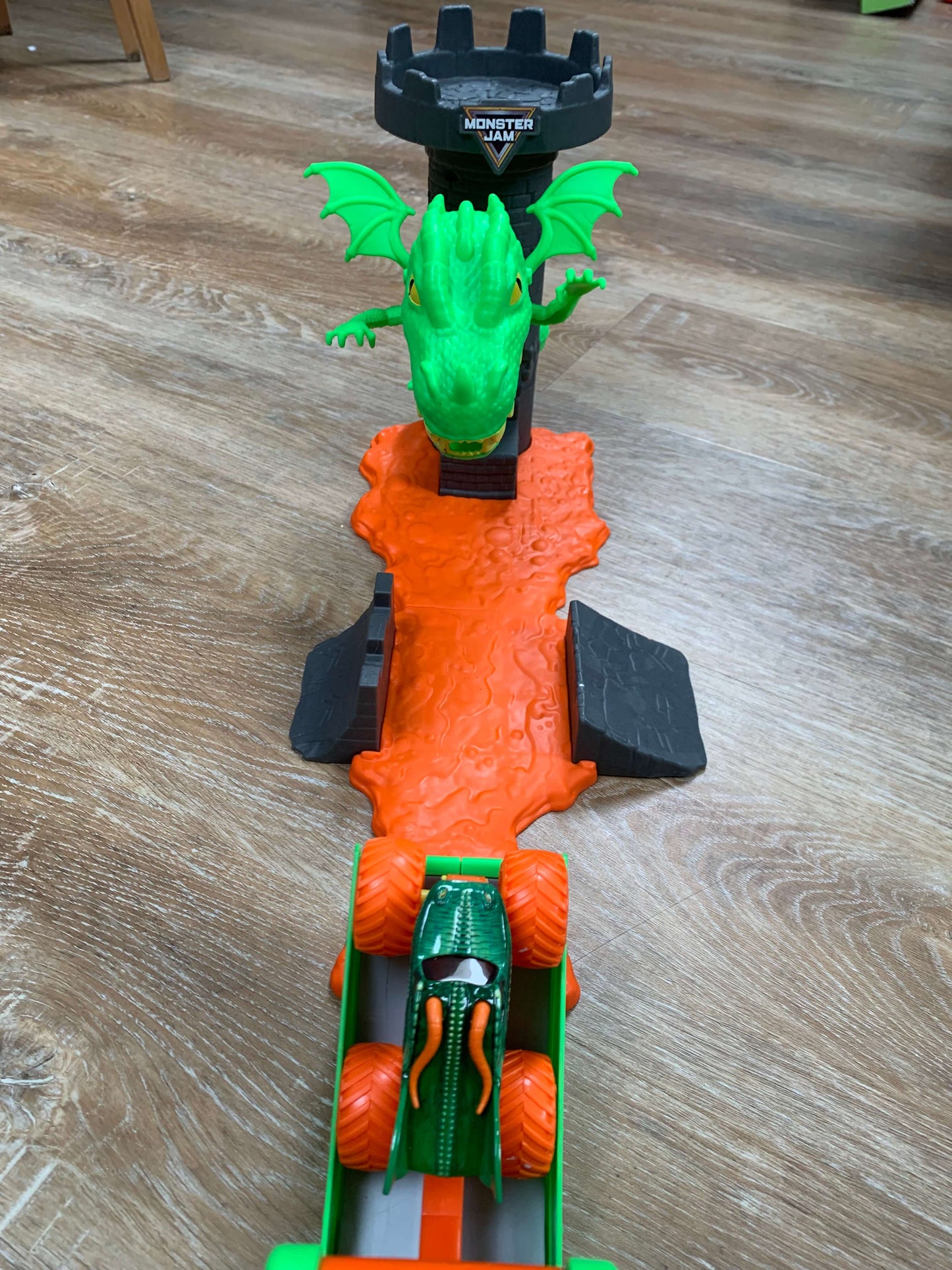 Monster Jam, Duelling Dragon Playset