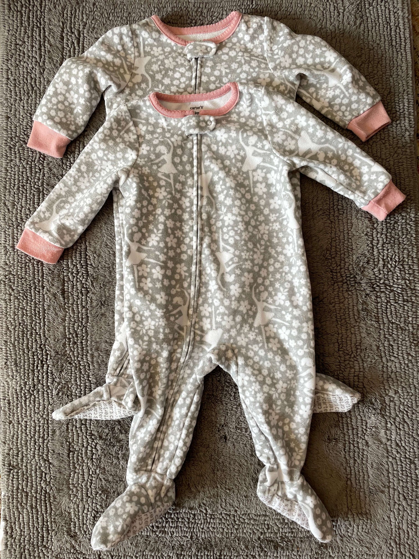 Set of 2 matching Carter's 9M fleece ballerina pajamas , Kids 9 Month (6-9M)
