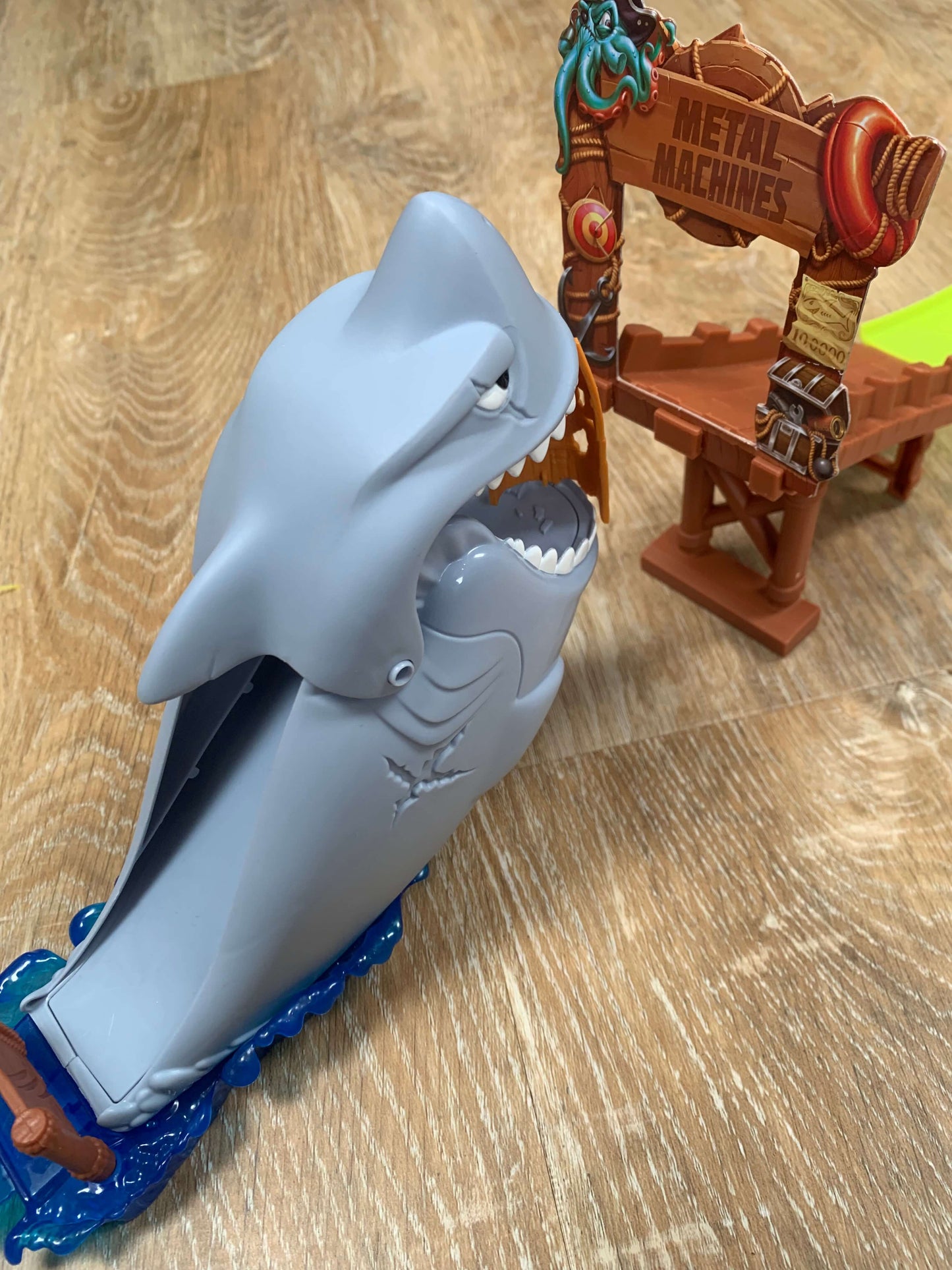 METAL MACHINES SHARK PLAYSET