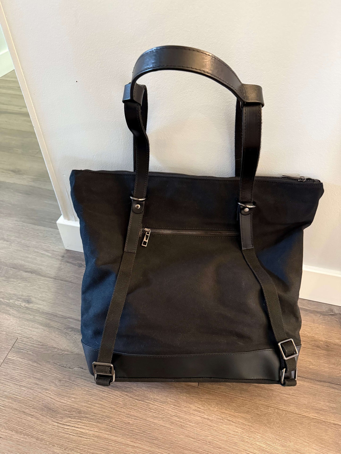 The Luxe Arch Bag - Black (Diaper Bag) MSRP $200