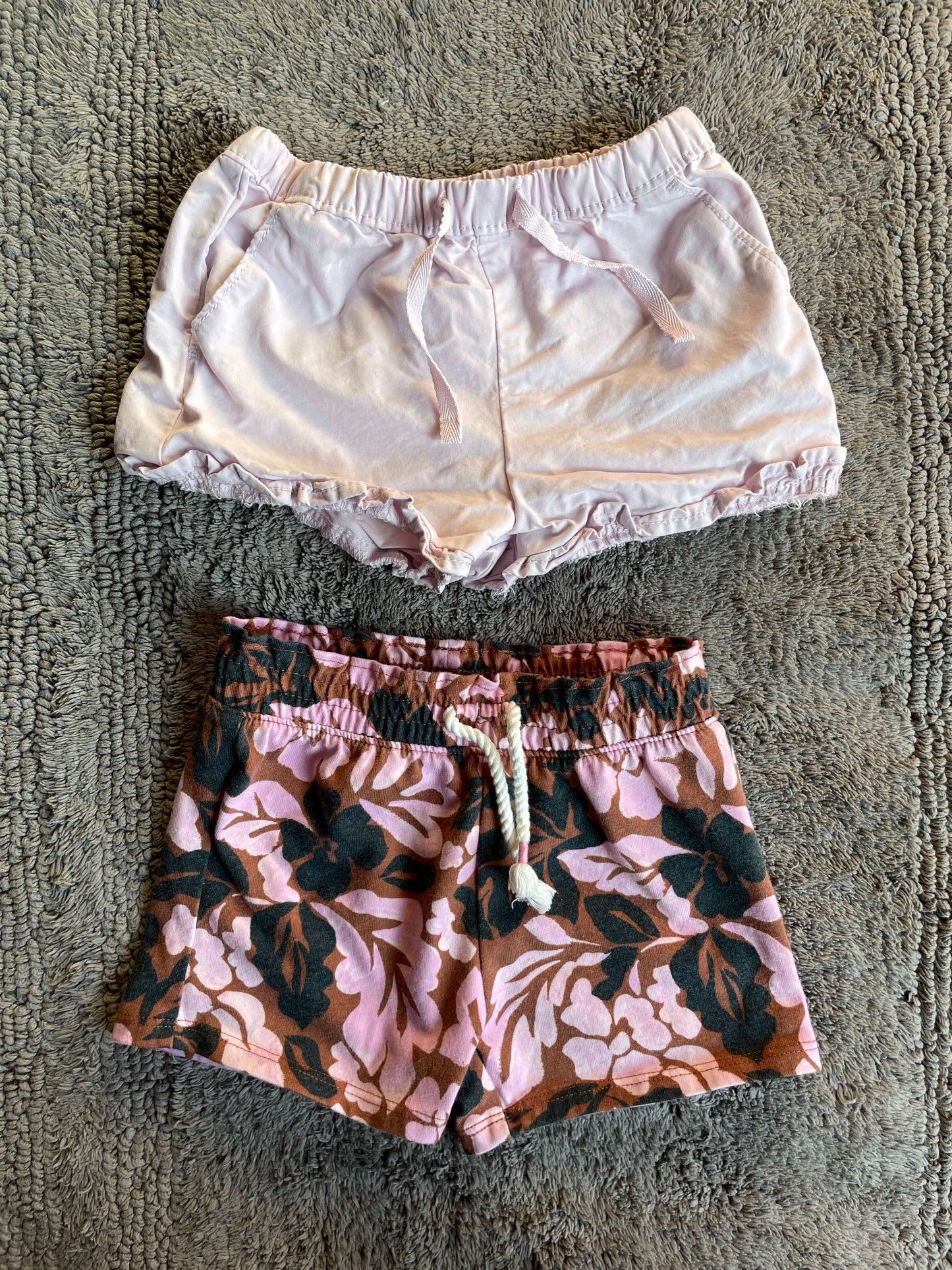 2 pairs of 24M shorts- purple and purple/brown tropical (Carter’s and oshkosh), Kids 24 Month (18-24M)