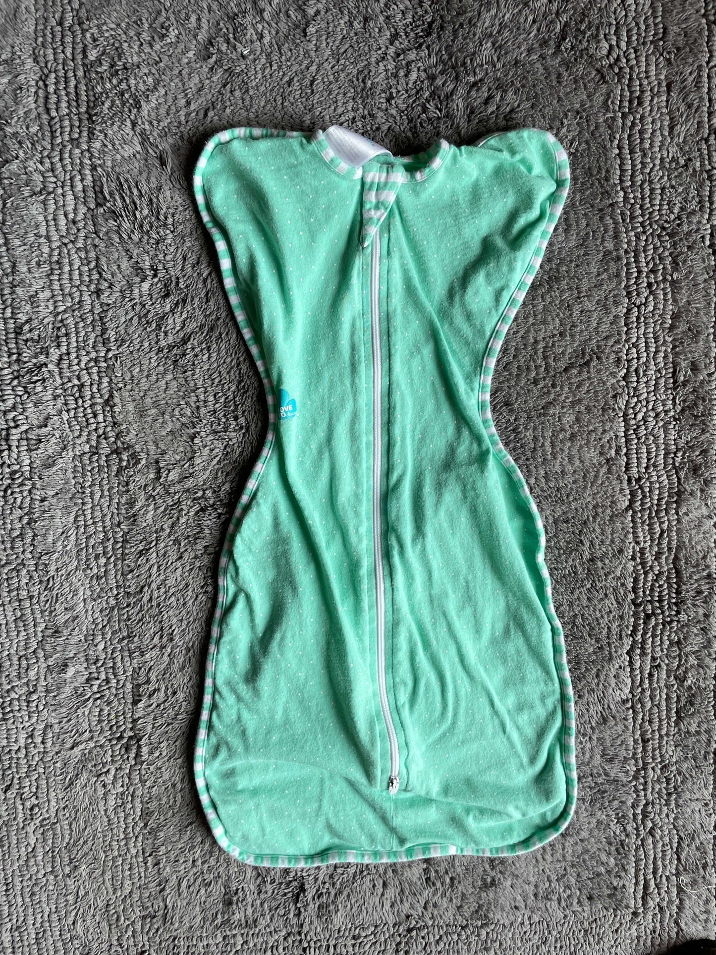 Love to Dream "Love to Swaddle Up Summer Lite" small 5.5-13lbs sleepsack , 0-3 Months (Newborn)