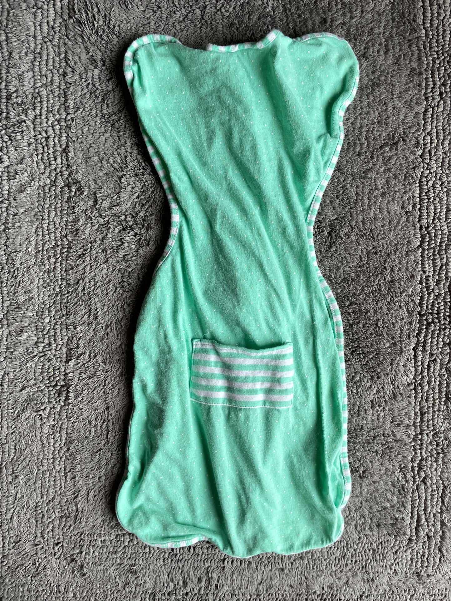 Love to Dream "Love to Swaddle Up Summer Lite" small 5.5-13lbs sleepsack , 0-3 Months (Newborn)