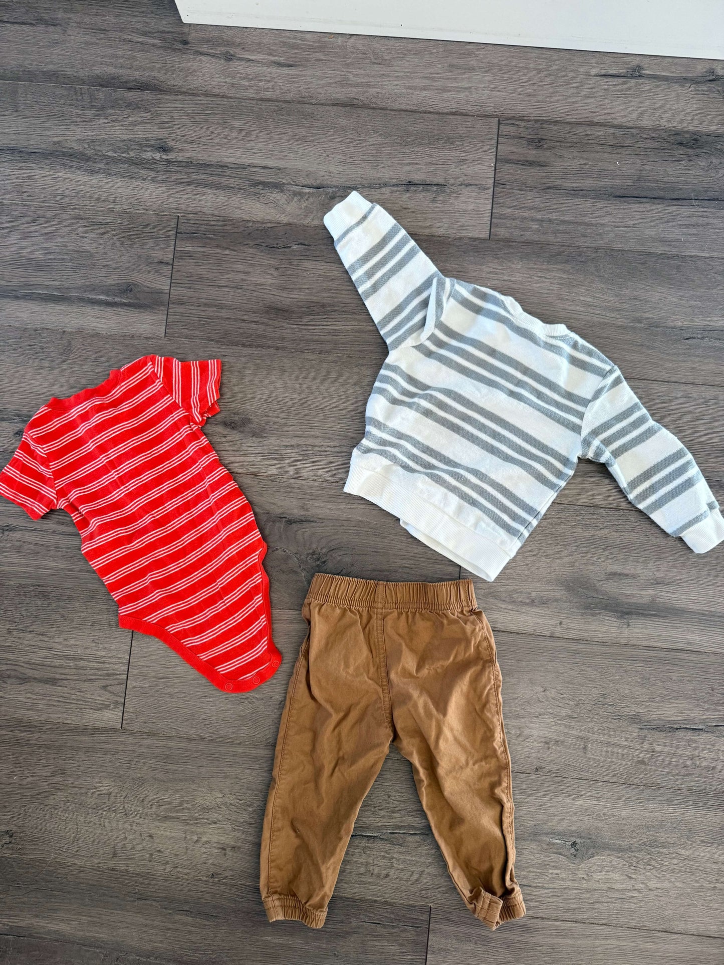 12m Carters Bundle: Pants, Pullover Sweater, Onesie, Kids 12 Month (9-12M)
