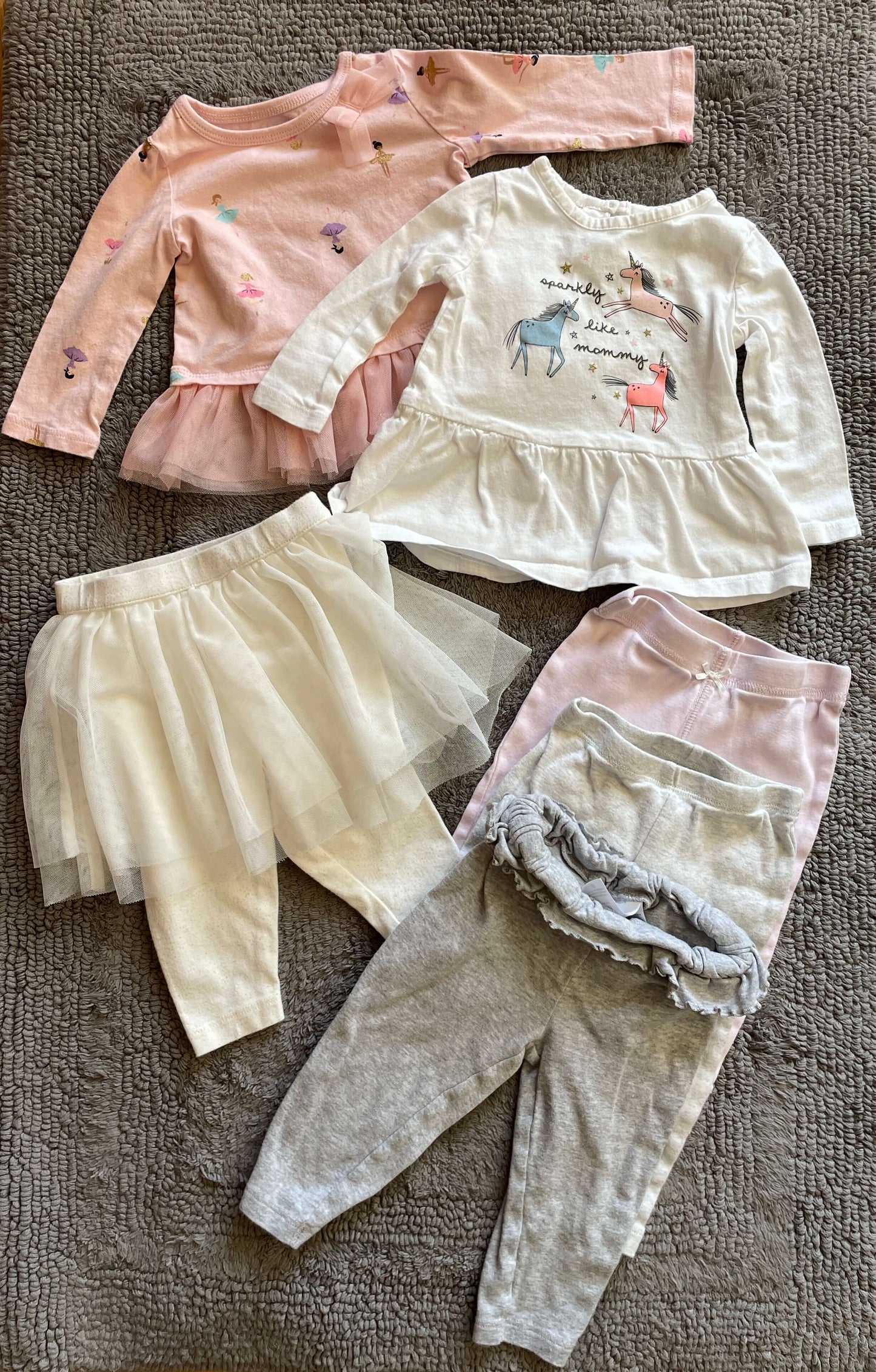 Carter's 9M bundle- 2 long sleeved tops, 4 pairs of pants, Kids 9 Month (6-9M)