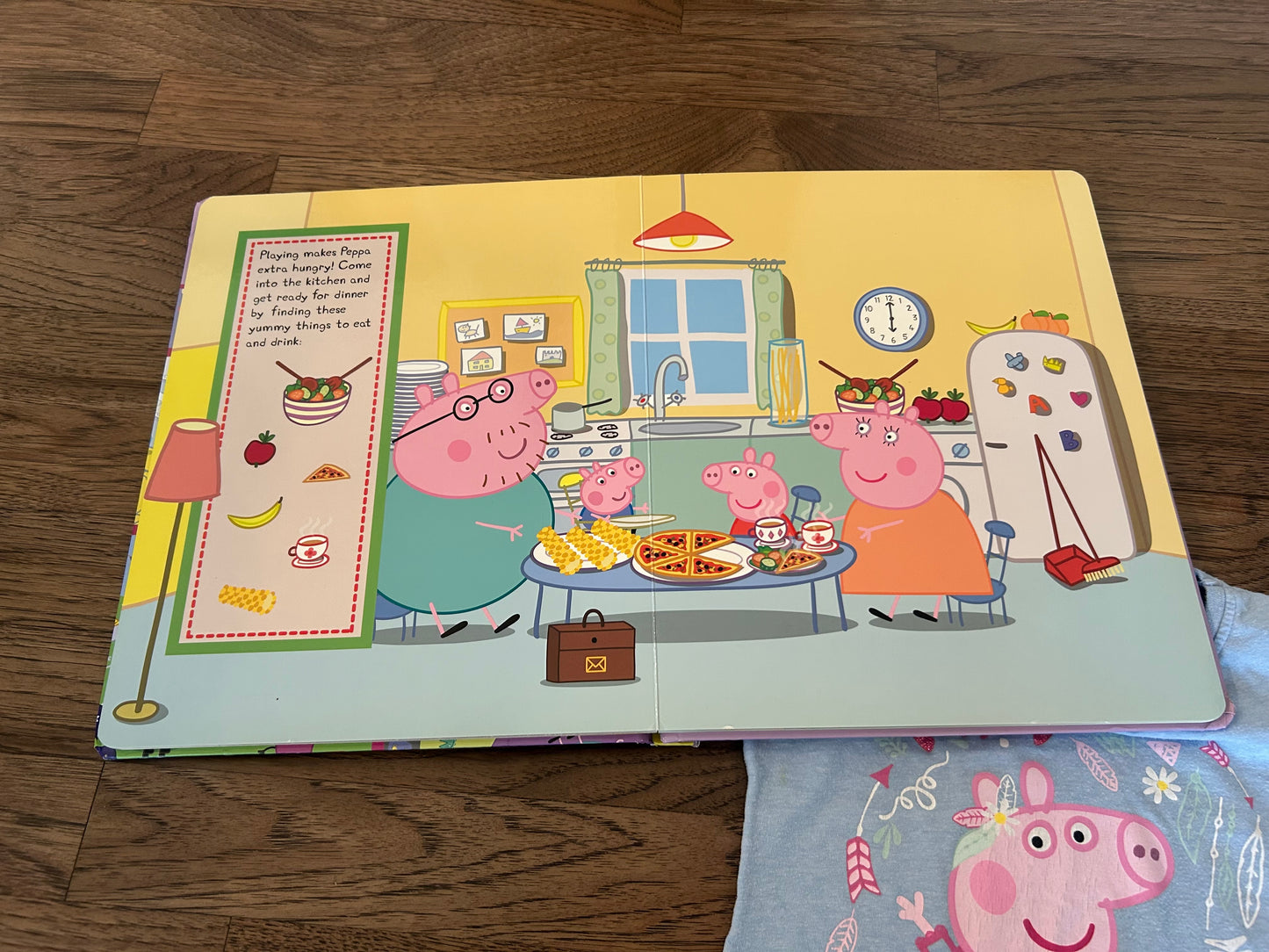 Peppa Pig tshirt 2T + Look & Find Book, Kids 2T