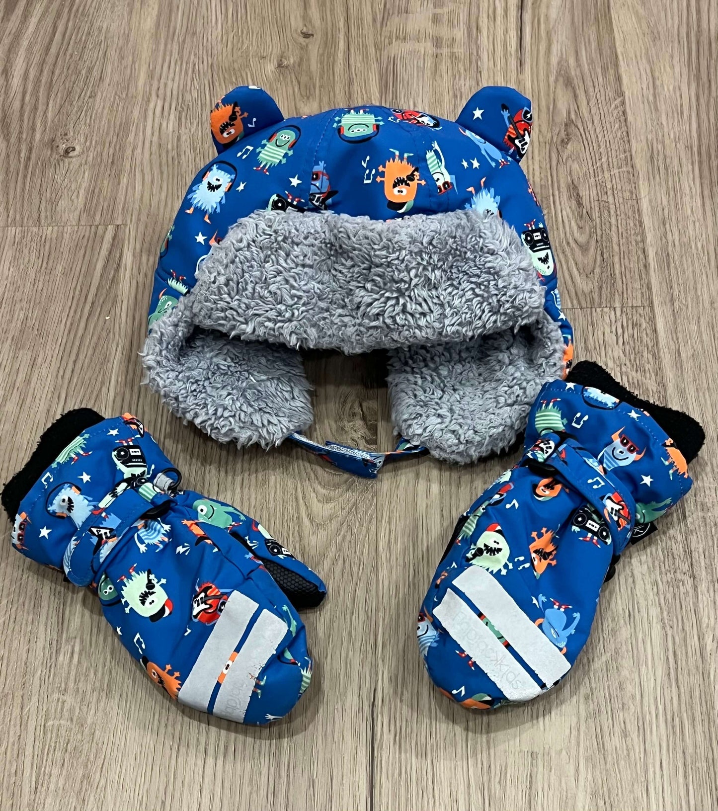 VGUC, Matching winter hat and mitts from FlapJackKids, Blue Monster Pattern, size 2-4yrs