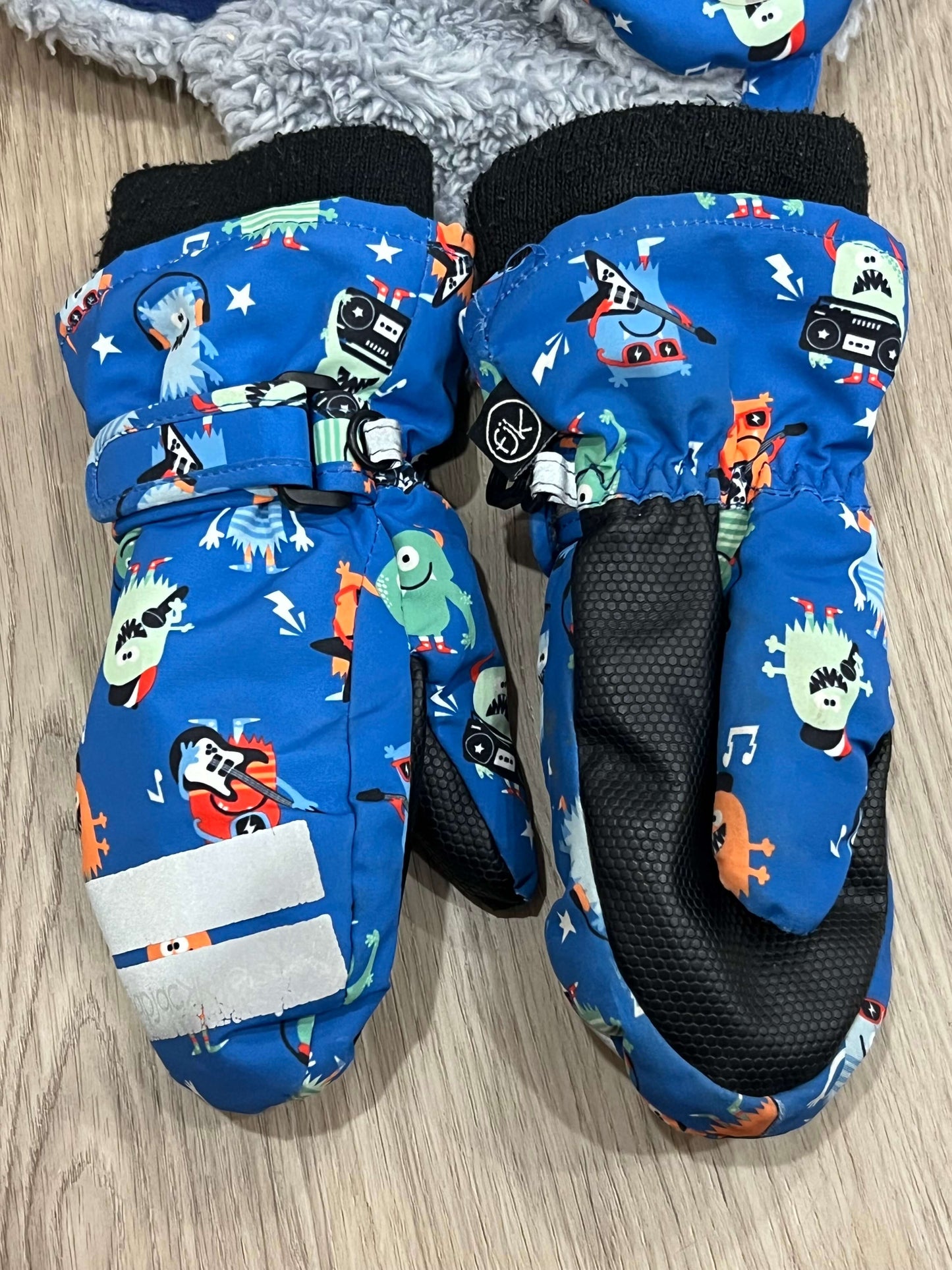 VGUC, Matching winter hat and mitts from FlapJackKids, Blue Monster Pattern, size 2-4yrs