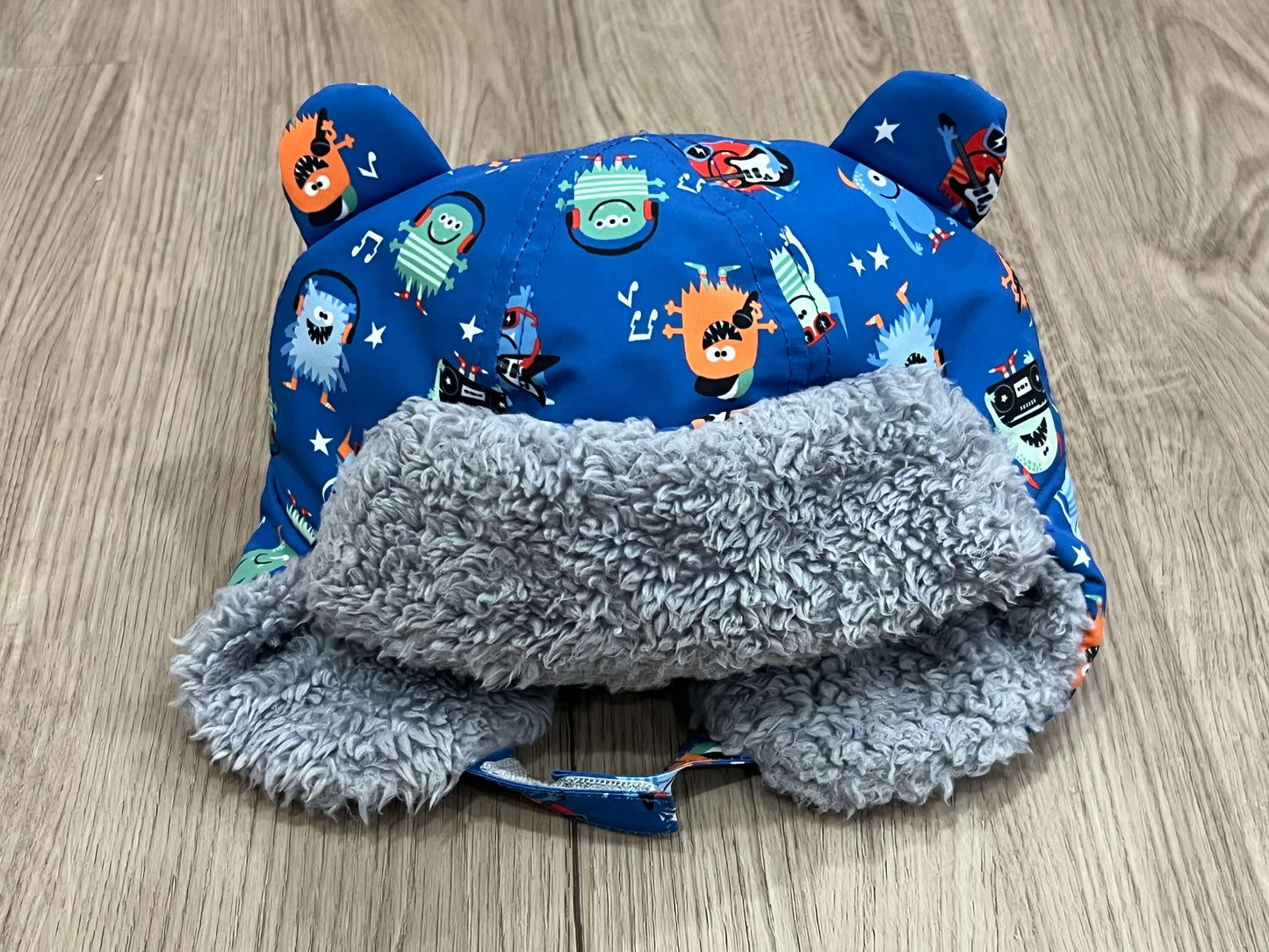 VGUC, Matching winter hat and mitts from FlapJackKids, Blue Monster Pattern, size 2-4yrs