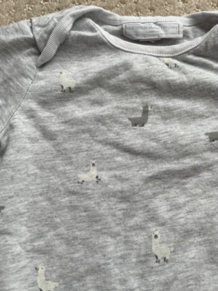 White Company 🇬🇧 (UK Brand) - Grey pyjama set with llamas , Kids 9 Month (6-9M)
