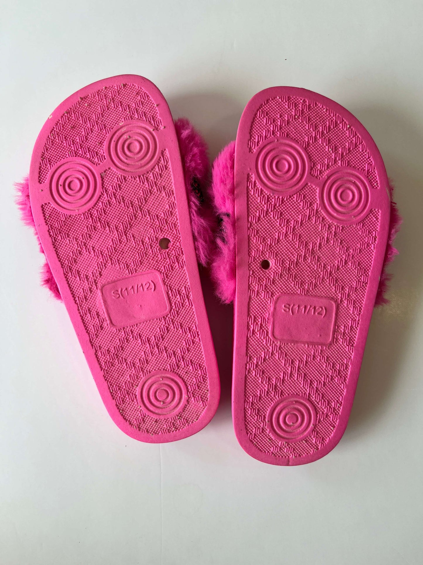 Size 11/12 Bebe Girls Furry Slides VGUC, Shoes 11.5 (Toddler:2-4yr)