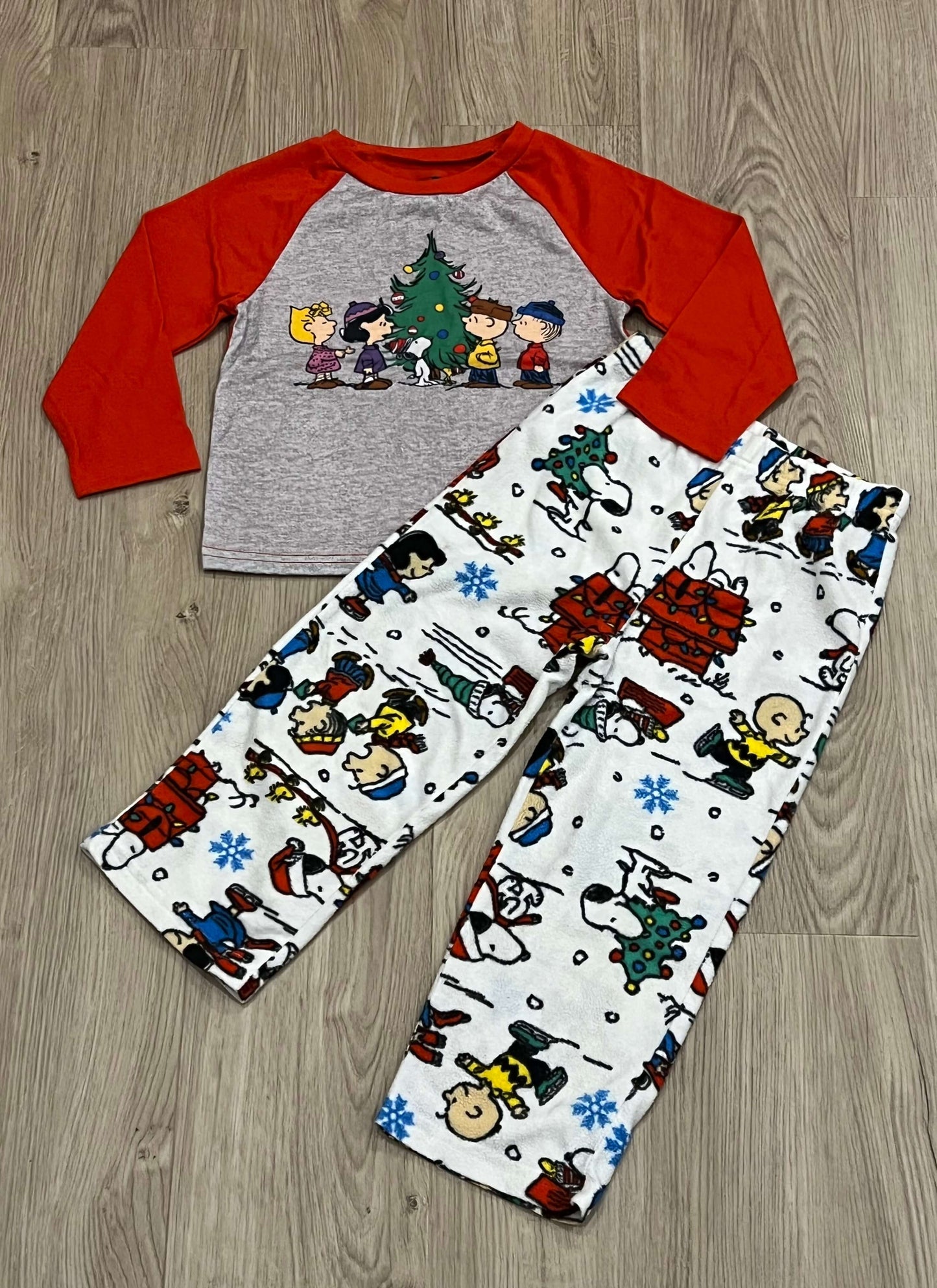 Boys Peanuts Christmas Pajamas - L/S PJ Top and Fleece bottoms, size , Very Good Used Condition (VGUC), Kids 4/4T