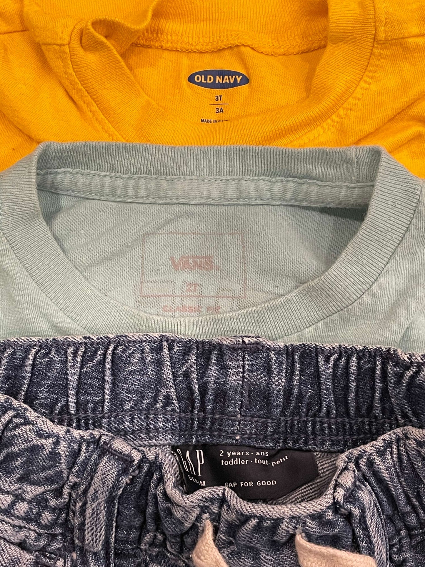 Boys Shark Lot/Bundle (T-shirts and shorts), size 2T/3T, VGUC (Old Navy, Vans, GAP kids), Kids 2T